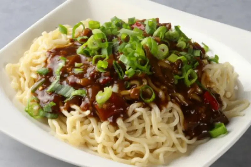 Noodles w Pork in Fried Bean Past__炸醬麵